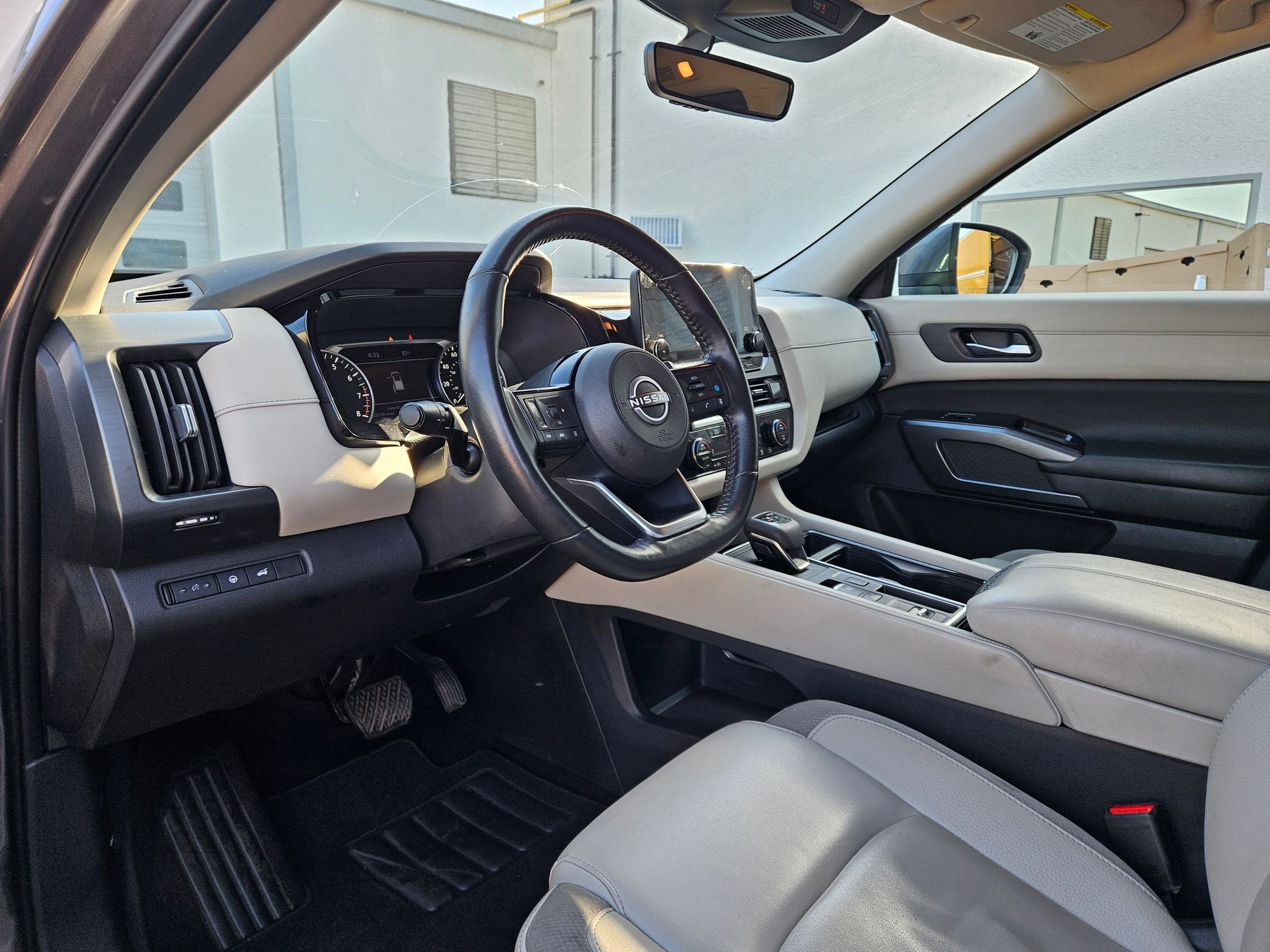 2023 Nissan Pathfinder SL