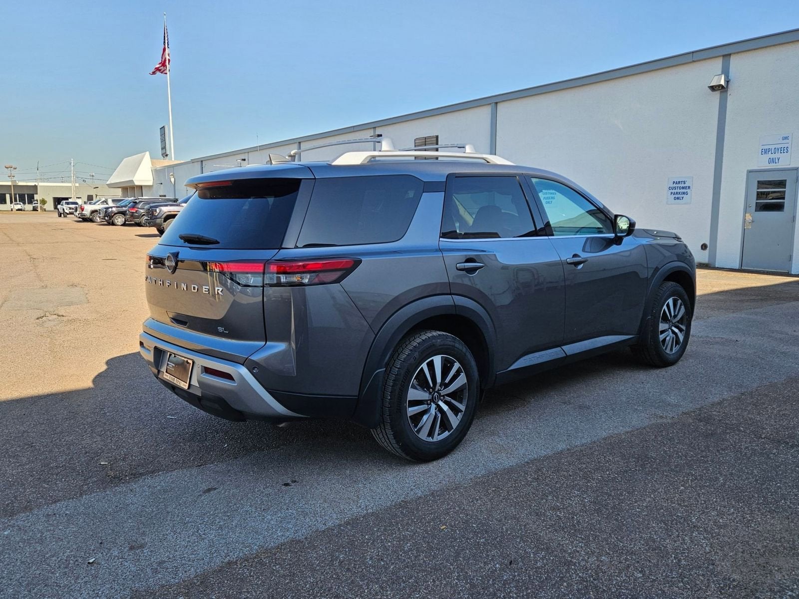 2023 Nissan Pathfinder SL