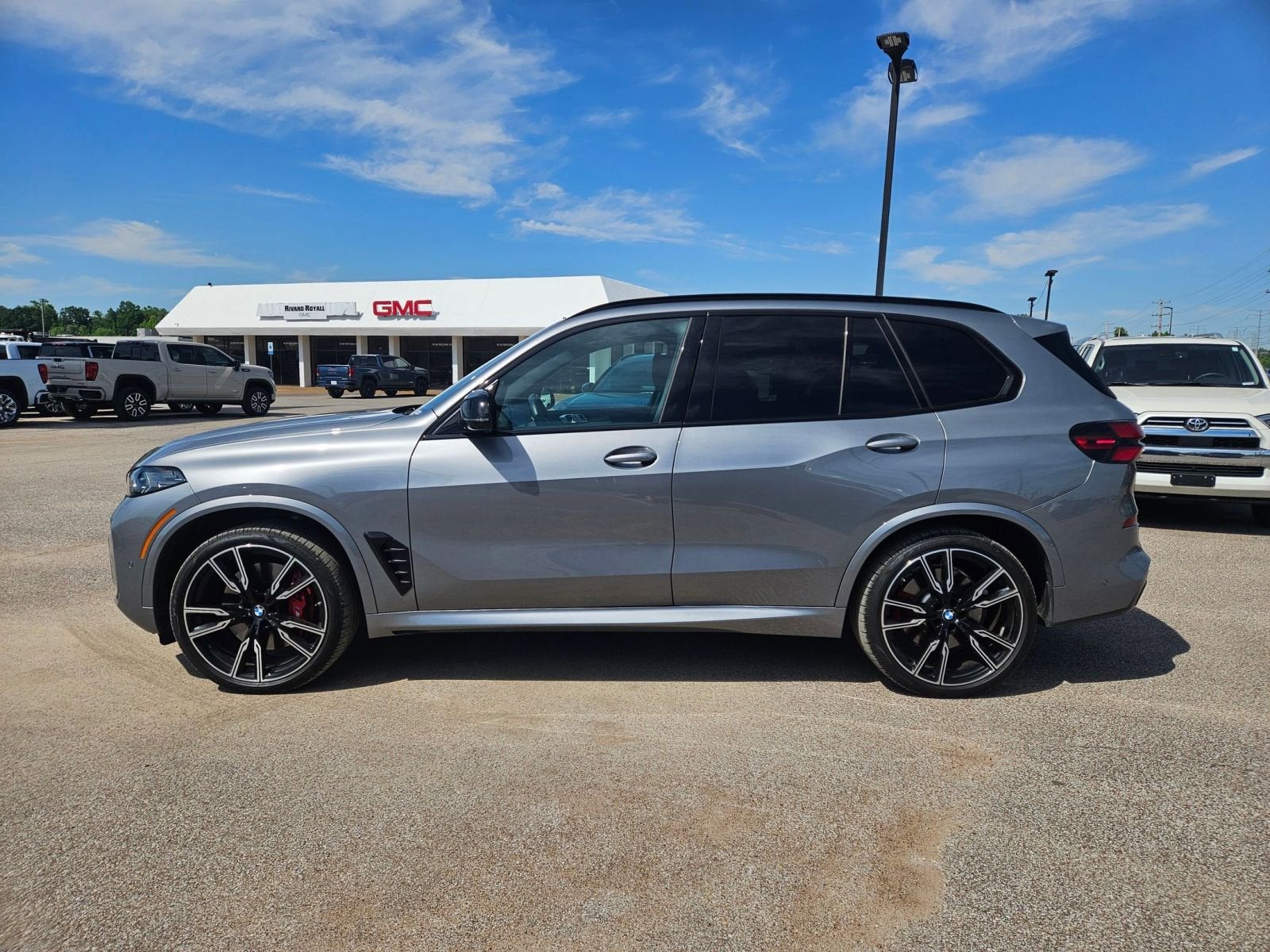 2025 BMW X5 M60i