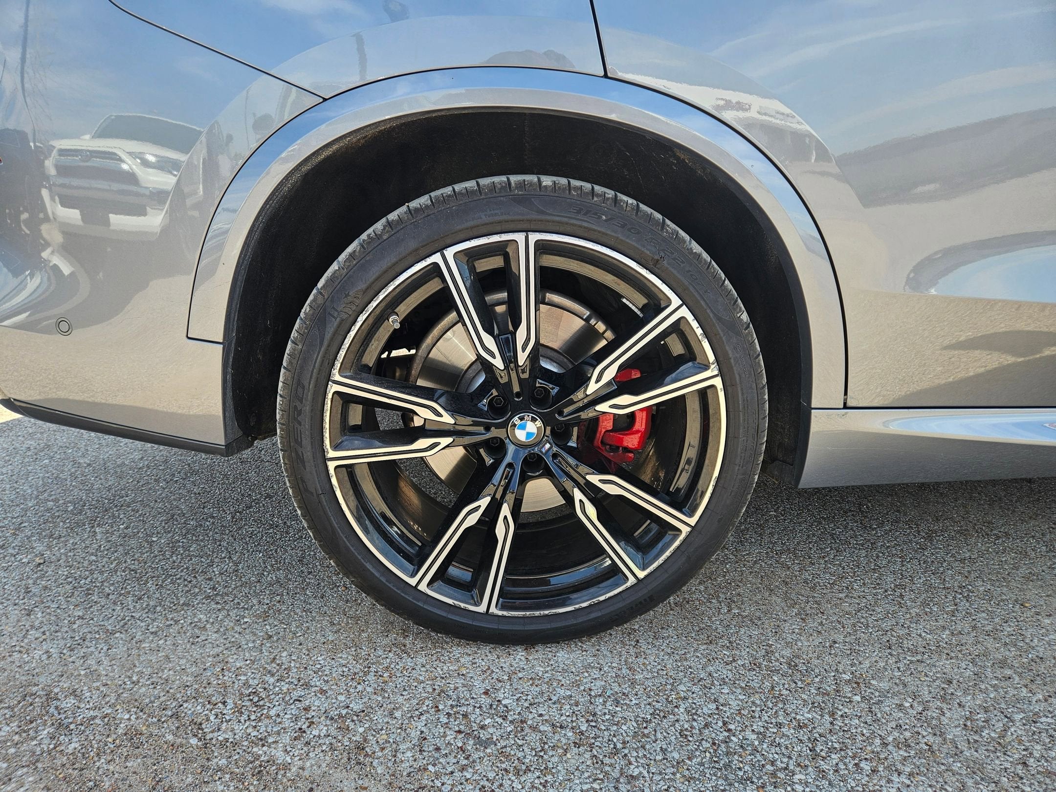 2025 BMW X5 M60i