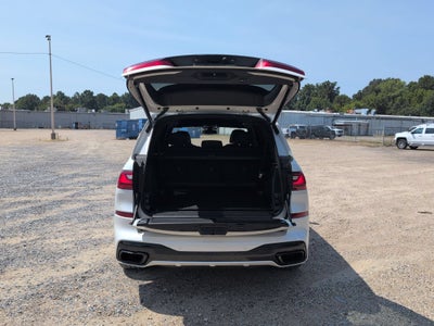 2022 BMW X7 M50i