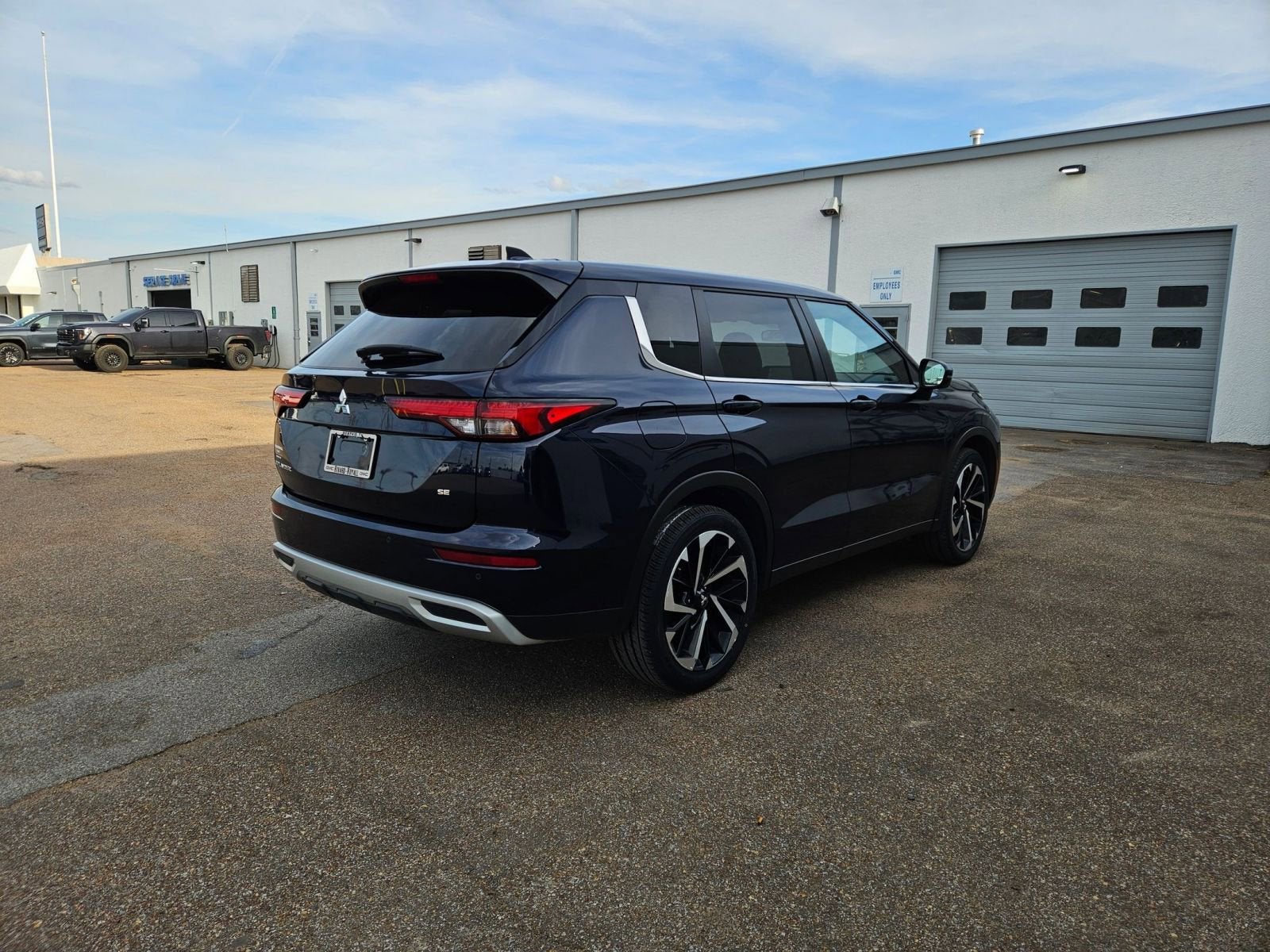 2024 Mitsubishi Outlander SE