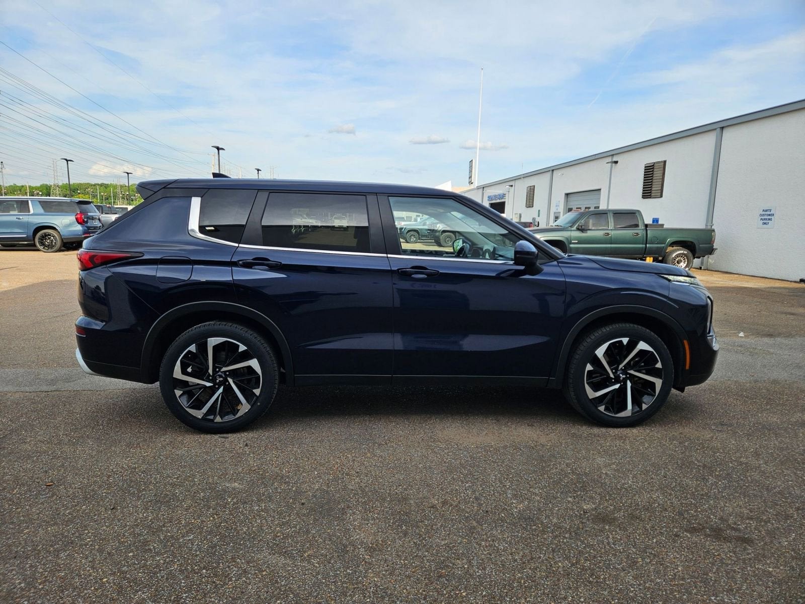 2024 Mitsubishi Outlander SE