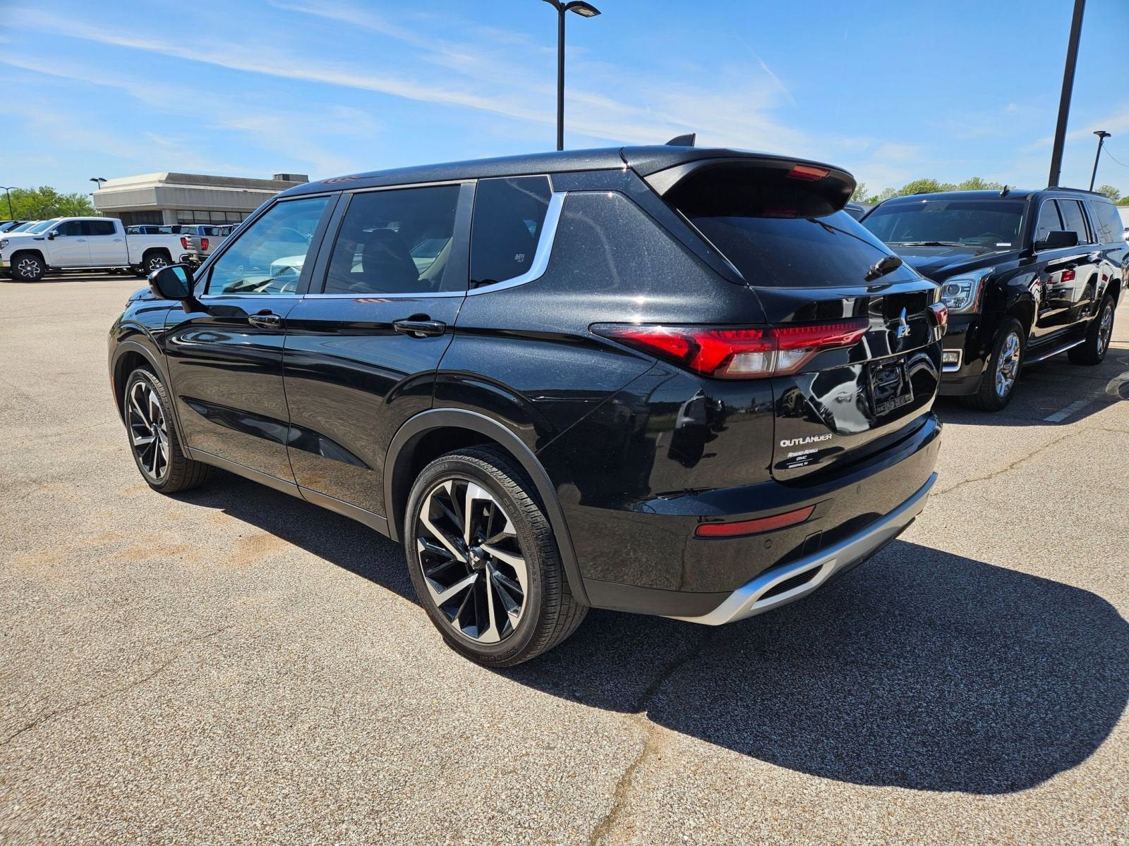 2024 Mitsubishi Outlander SE