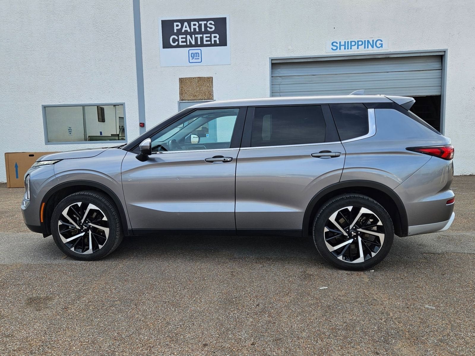 2024 Mitsubishi Outlander SE