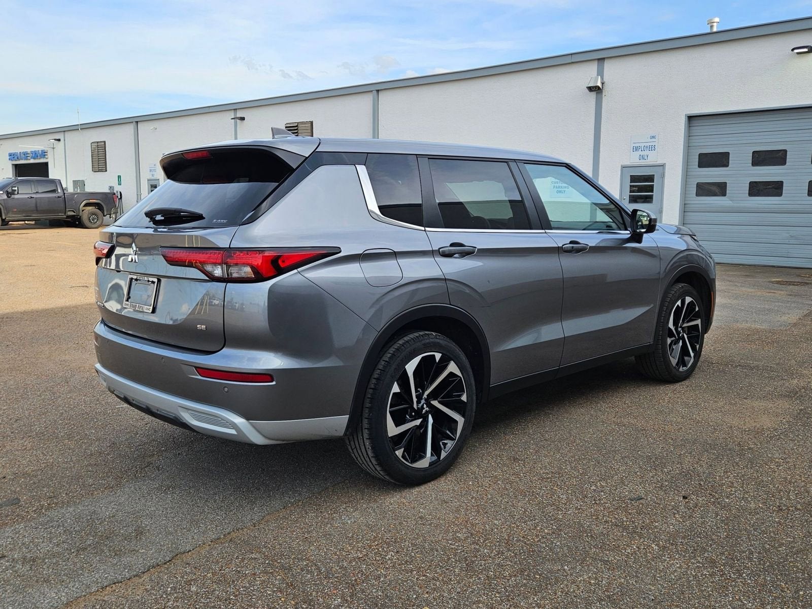 2024 Mitsubishi Outlander SE