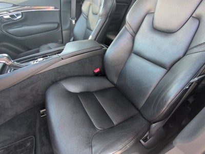 2019 Volvo XC90 Momentum